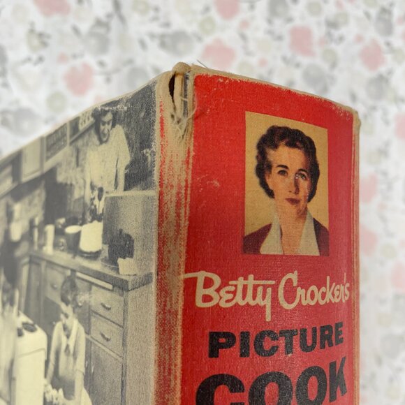 Vintage Betty Crocker's Picture Cookbook - Hardcover - 1956 - Picture 4 of 16